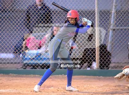 Thumbnail 2 in Los Alamitos vs. Villa Park photogallery.