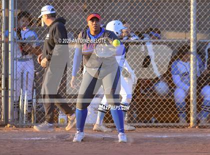 Thumbnail 2 in Los Alamitos vs. Villa Park photogallery.