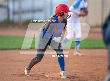 Thumbnail 2 in Los Alamitos vs. Villa Park photogallery.