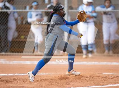 Thumbnail 2 in Los Alamitos vs. Villa Park photogallery.