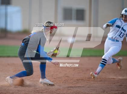 Thumbnail 2 in Los Alamitos vs. Villa Park photogallery.