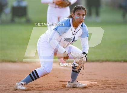 Thumbnail 3 in Los Alamitos vs. Villa Park photogallery.