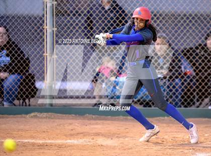 Thumbnail 1 in Los Alamitos vs. Villa Park photogallery.