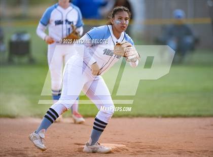 Thumbnail 1 in Los Alamitos vs. Villa Park photogallery.