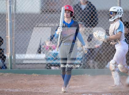 Thumbnail 3 in Los Alamitos vs. Villa Park photogallery.
