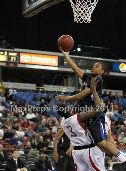 Thumbnail 2 in Salesian vs. Windward (CIF D4 State Final) photogallery.