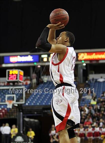 Thumbnail 3 in Salesian vs. Windward (CIF D4 State Final) photogallery.