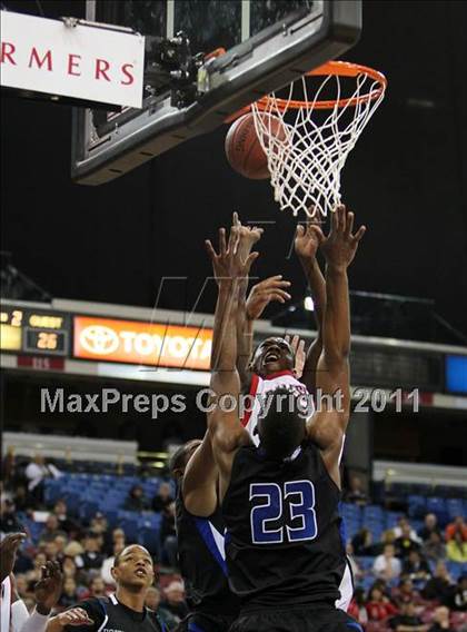 Thumbnail 3 in Salesian vs. Windward (CIF D4 State Final) photogallery.