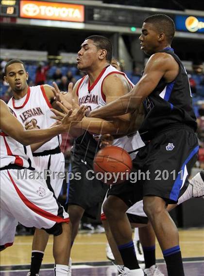 Thumbnail 2 in Salesian vs. Windward (CIF D4 State Final) photogallery.