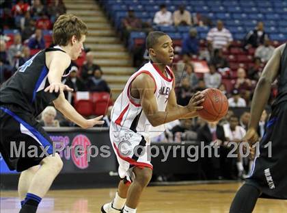 Thumbnail 3 in Salesian vs. Windward (CIF D4 State Final) photogallery.