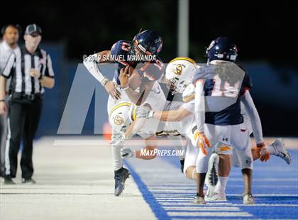 Thumbnail 2 in Crespi @ Chaminade photogallery.
