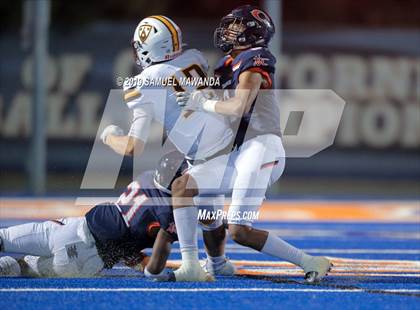 Thumbnail 2 in Crespi @ Chaminade photogallery.