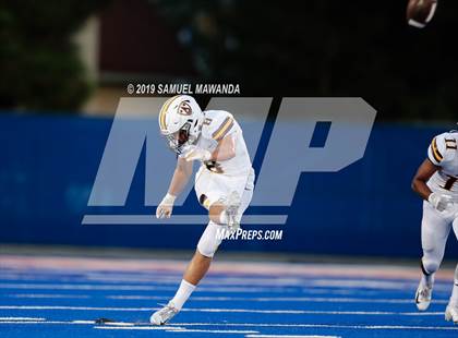Thumbnail 2 in Crespi @ Chaminade photogallery.