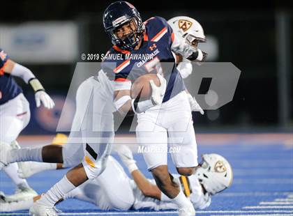 Thumbnail 2 in Crespi @ Chaminade photogallery.