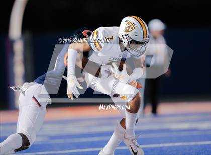 Thumbnail 2 in Crespi @ Chaminade photogallery.