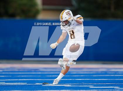 Thumbnail 1 in Crespi @ Chaminade photogallery.