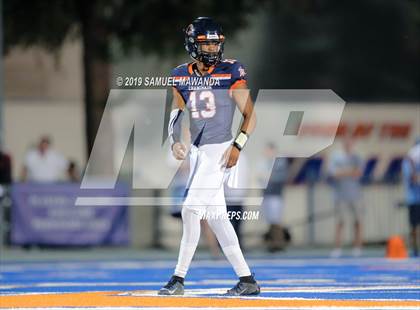 Thumbnail 2 in Crespi @ Chaminade photogallery.