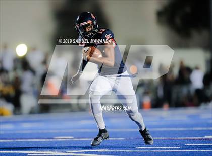 Thumbnail 3 in Crespi @ Chaminade photogallery.