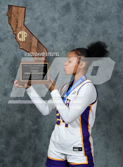 Thumbnail 2 in  Oakland Tech (CIF State D1 Award Photos) photogallery.