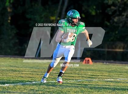 Thumbnail 1 in New Castle @ Yorktown photogallery.