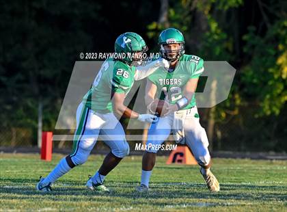 Thumbnail 3 in New Castle @ Yorktown photogallery.