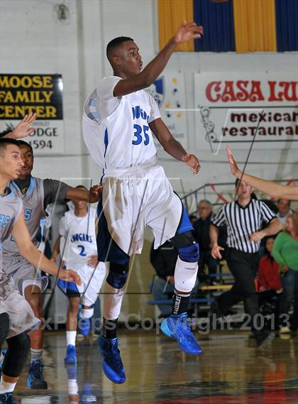 Thumbnail 2 in Bullard vs. Newark Memorial (60th Gridley Invitational) photogallery.