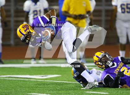 Thumbnail 1 in Lynwood vs. Verbum Dei  photogallery.