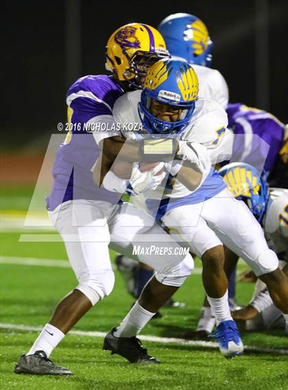 Thumbnail 1 in Lynwood vs. Verbum Dei  photogallery.