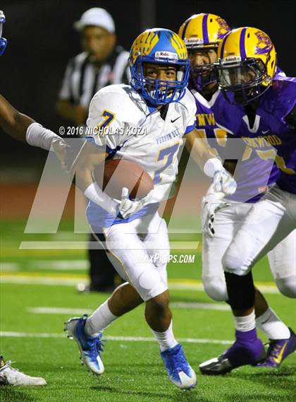 Thumbnail 1 in Lynwood vs. Verbum Dei  photogallery.