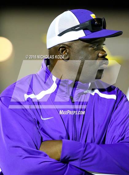 Thumbnail 3 in Lynwood vs. Verbum Dei  photogallery.