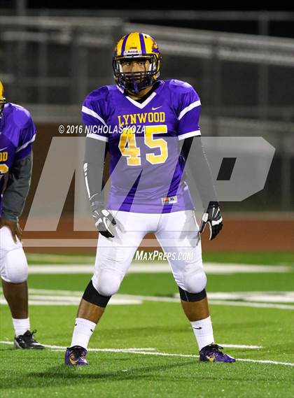 Thumbnail 2 in Lynwood vs. Verbum Dei  photogallery.