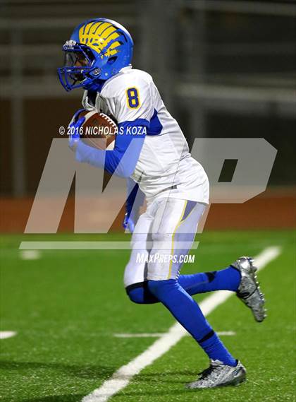 Thumbnail 2 in Lynwood vs. Verbum Dei  photogallery.