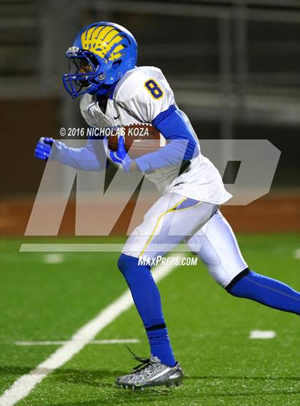 Thumbnail 1 in Lynwood vs. Verbum Dei  photogallery.