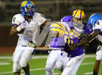 Thumbnail 1 in Lynwood vs. Verbum Dei  photogallery.