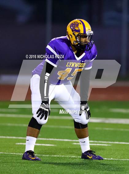 Thumbnail 3 in Lynwood vs. Verbum Dei  photogallery.