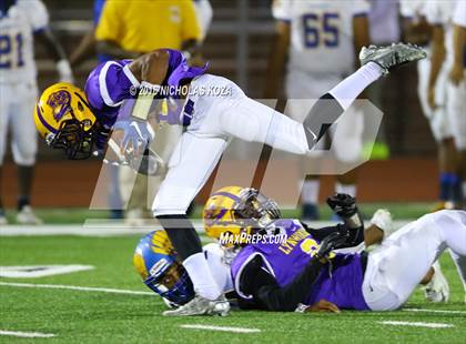 Thumbnail 3 in Lynwood vs. Verbum Dei  photogallery.