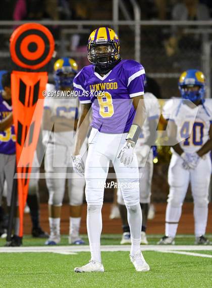 Thumbnail 3 in Lynwood vs. Verbum Dei  photogallery.