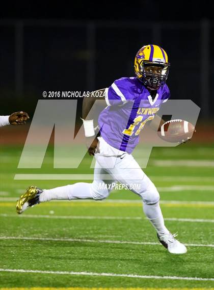 Thumbnail 1 in Lynwood vs. Verbum Dei  photogallery.
