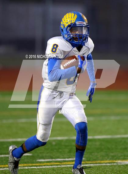 Thumbnail 1 in Lynwood vs. Verbum Dei  photogallery.