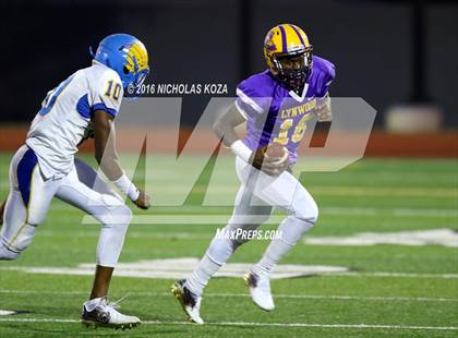 Thumbnail 1 in Lynwood vs. Verbum Dei  photogallery.