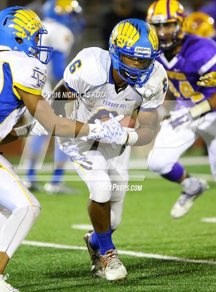 Thumbnail 1 in Lynwood vs. Verbum Dei  photogallery.