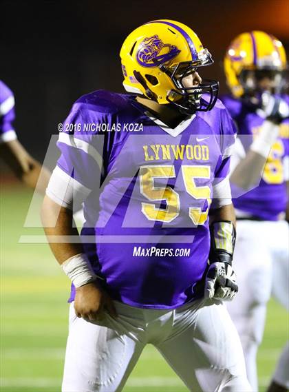 Thumbnail 1 in Lynwood vs. Verbum Dei  photogallery.
