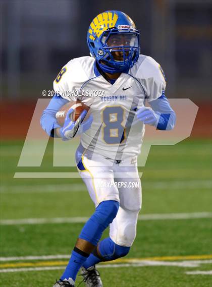 Thumbnail 2 in Lynwood vs. Verbum Dei  photogallery.