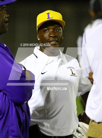Thumbnail 3 in Lynwood vs. Verbum Dei  photogallery.