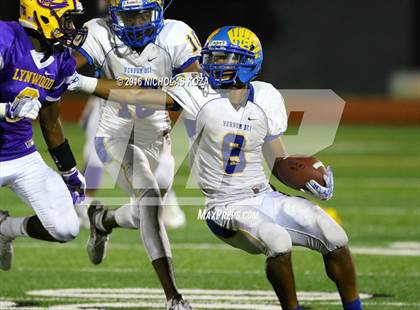 Thumbnail 2 in Lynwood vs. Verbum Dei  photogallery.