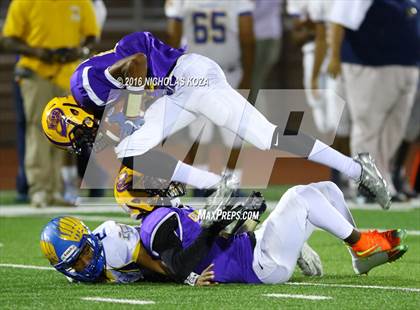 Thumbnail 2 in Lynwood vs. Verbum Dei  photogallery.