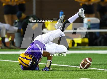 Thumbnail 1 in Lynwood vs. Verbum Dei  photogallery.