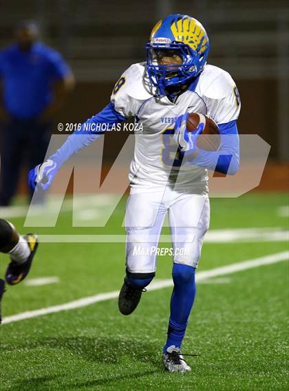 Thumbnail 2 in Lynwood vs. Verbum Dei  photogallery.