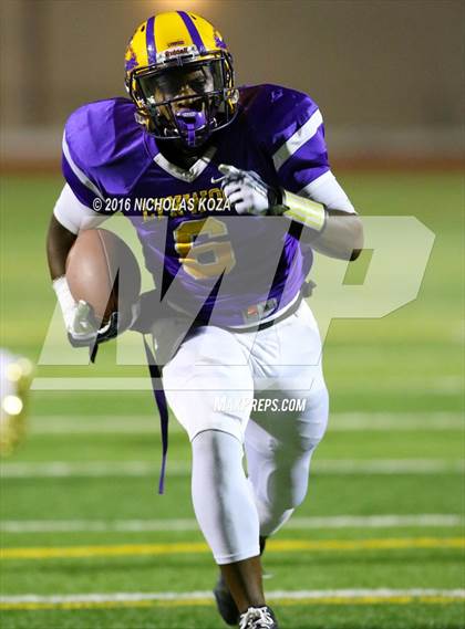 Thumbnail 2 in Lynwood vs. Verbum Dei  photogallery.