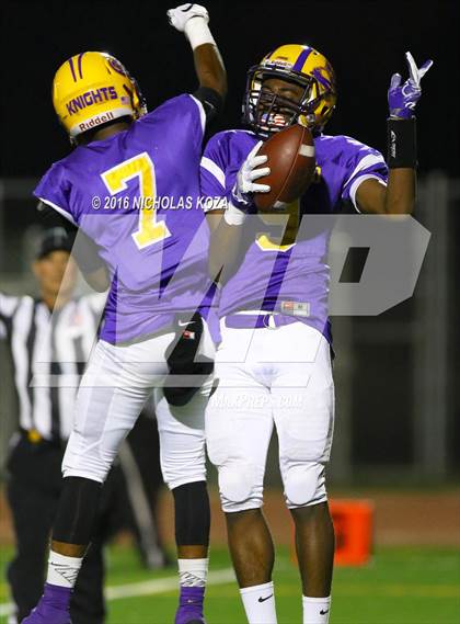 Thumbnail 1 in Lynwood vs. Verbum Dei  photogallery.
